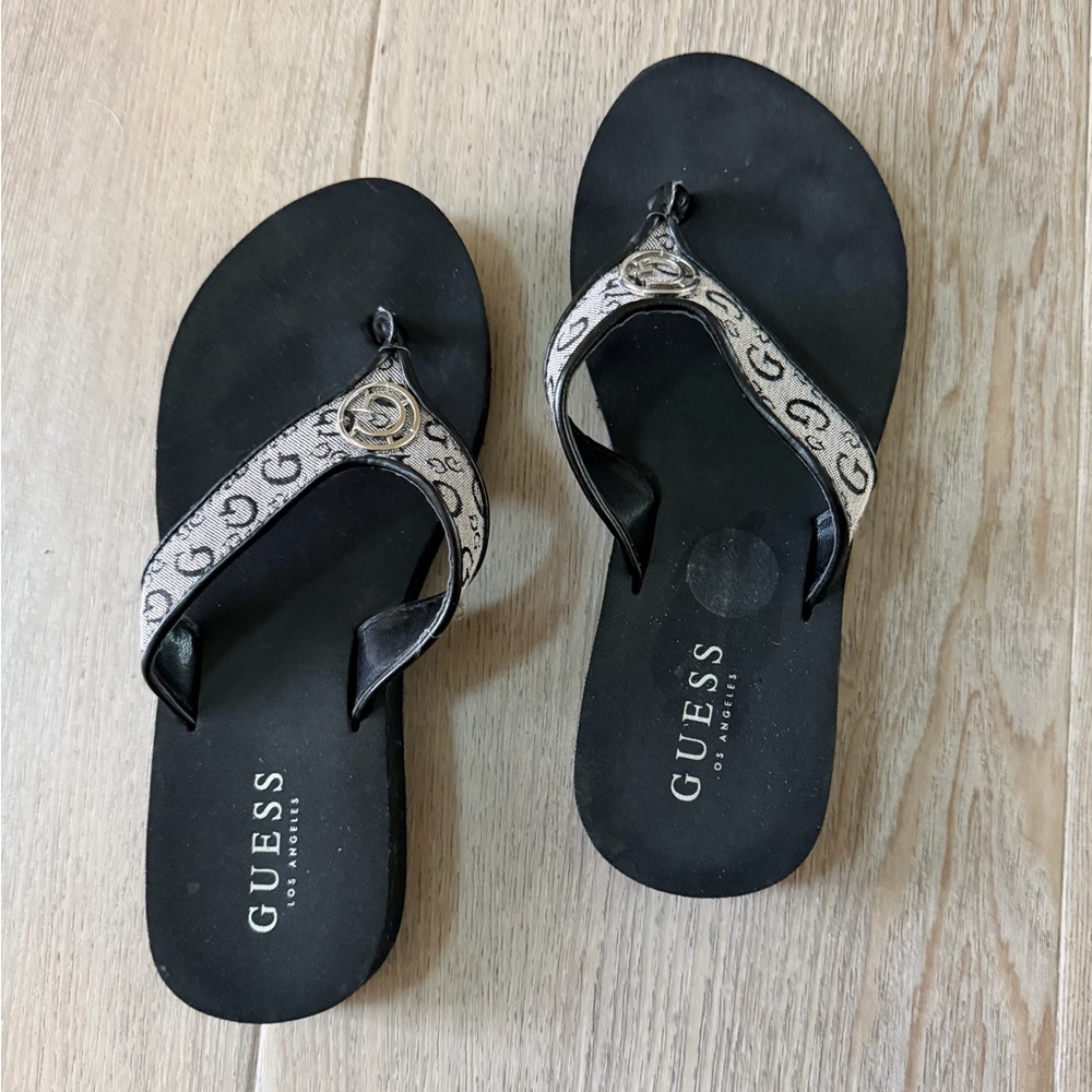 Women’s Guess Flip Flops Size 6
